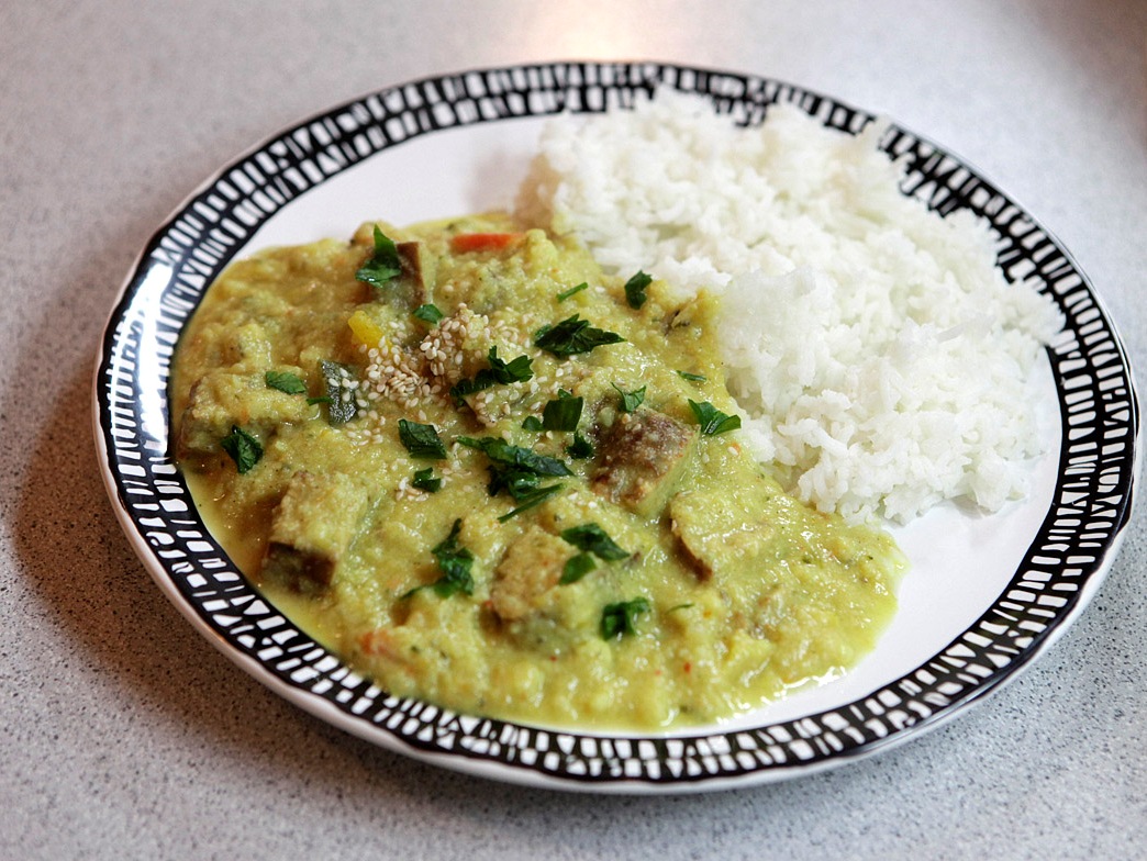 Karfiolové curry s tempehom