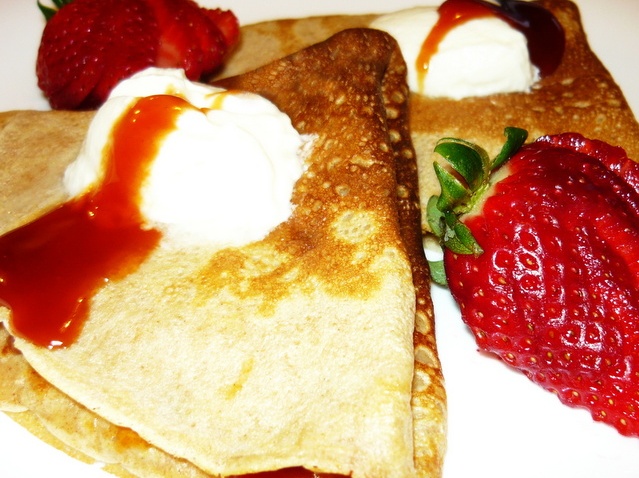 Celozrnné palacinky so šípkovým lekvárom a jogurtom