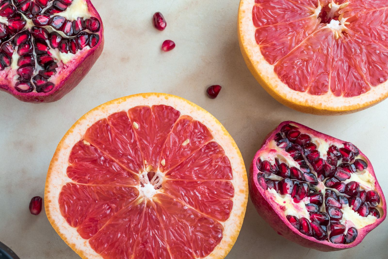 Zdroj: AdobeStock grep, grapefruit, granátové jablko