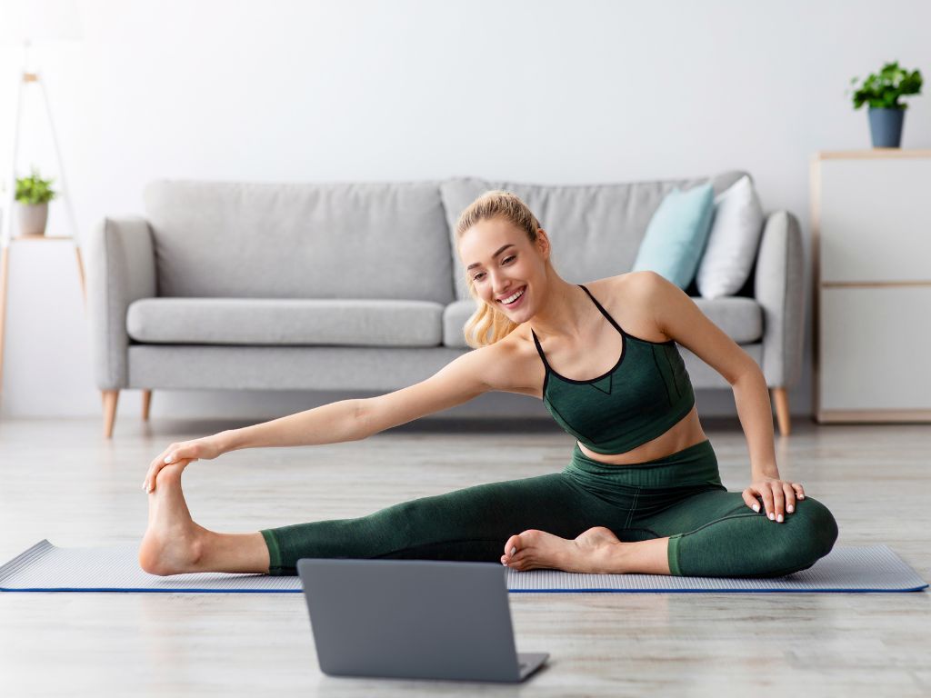 Rovnováha medzi prácou a oddychom: Krátke pilates zostavy zefektívnia váš pracovný deň